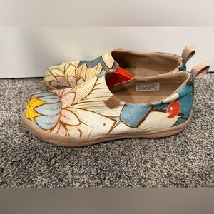 Women's Nelumbo Toledo canvas slip-on shoe with a floral art design size 9.5 EUC